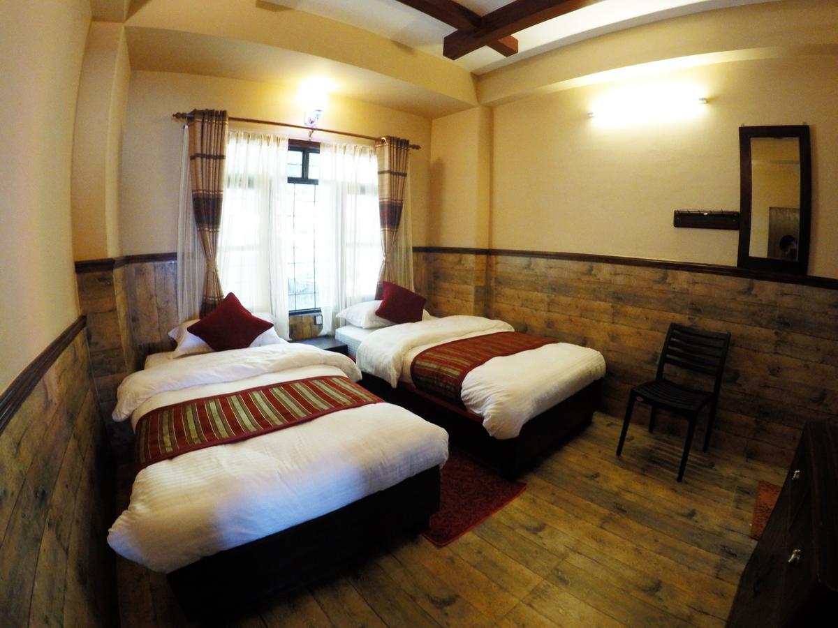 Hotel Forest Lake Backpackers' Hostel Покхара Екстер'єр фото