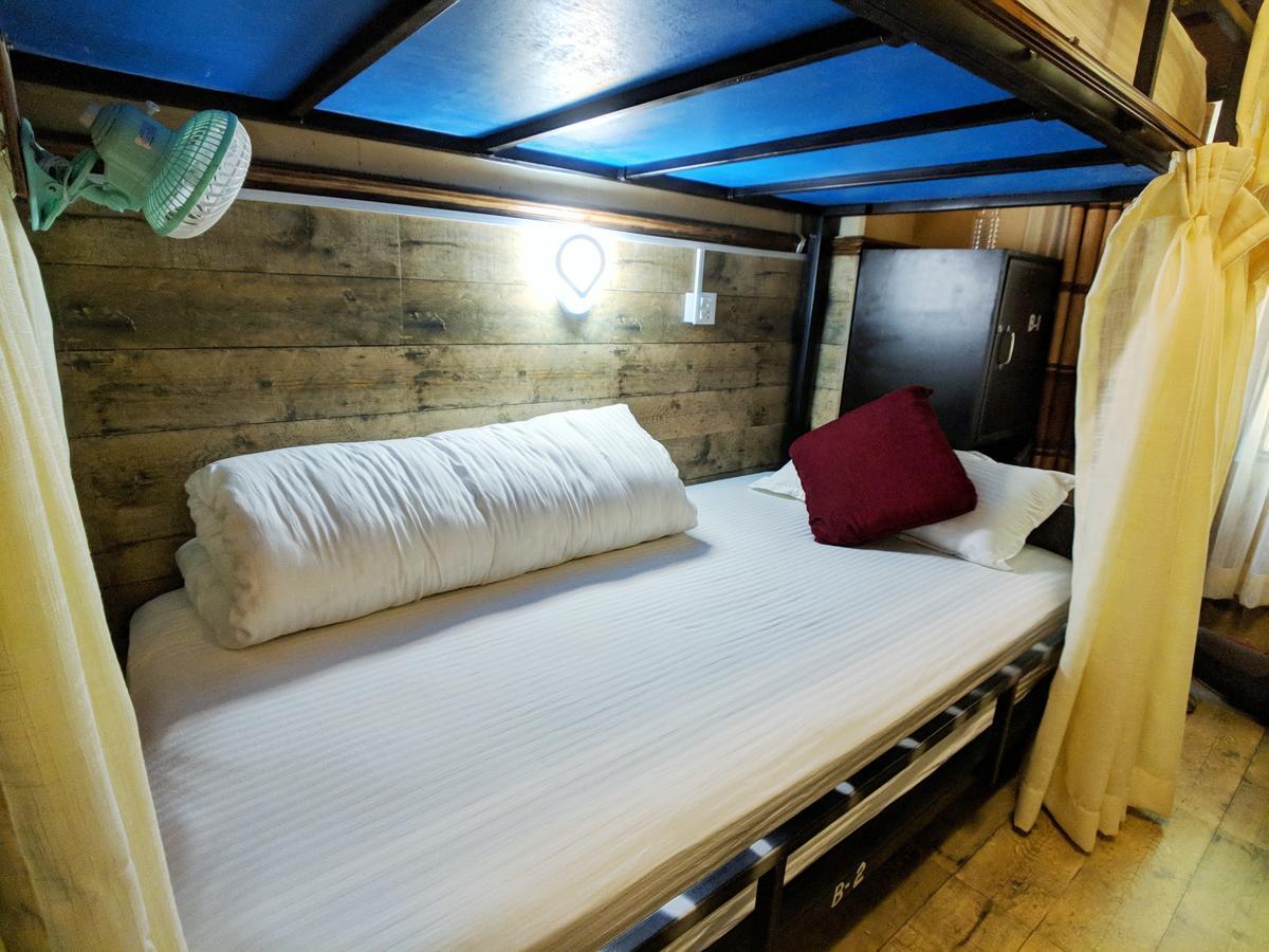 Hotel Forest Lake Backpackers' Hostel Покхара Екстер'єр фото