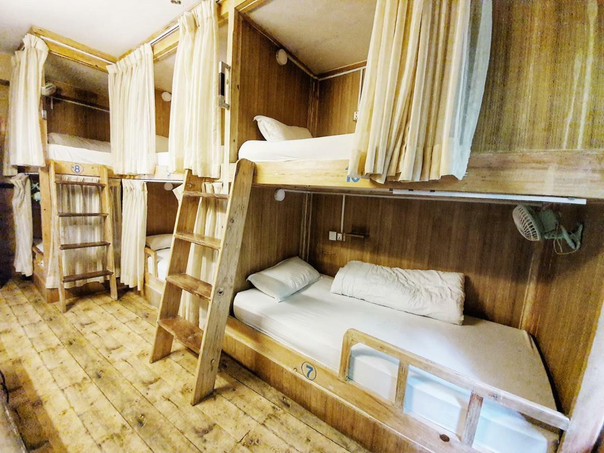 Hotel Forest Lake Backpackers' Hostel Покхара Екстер'єр фото