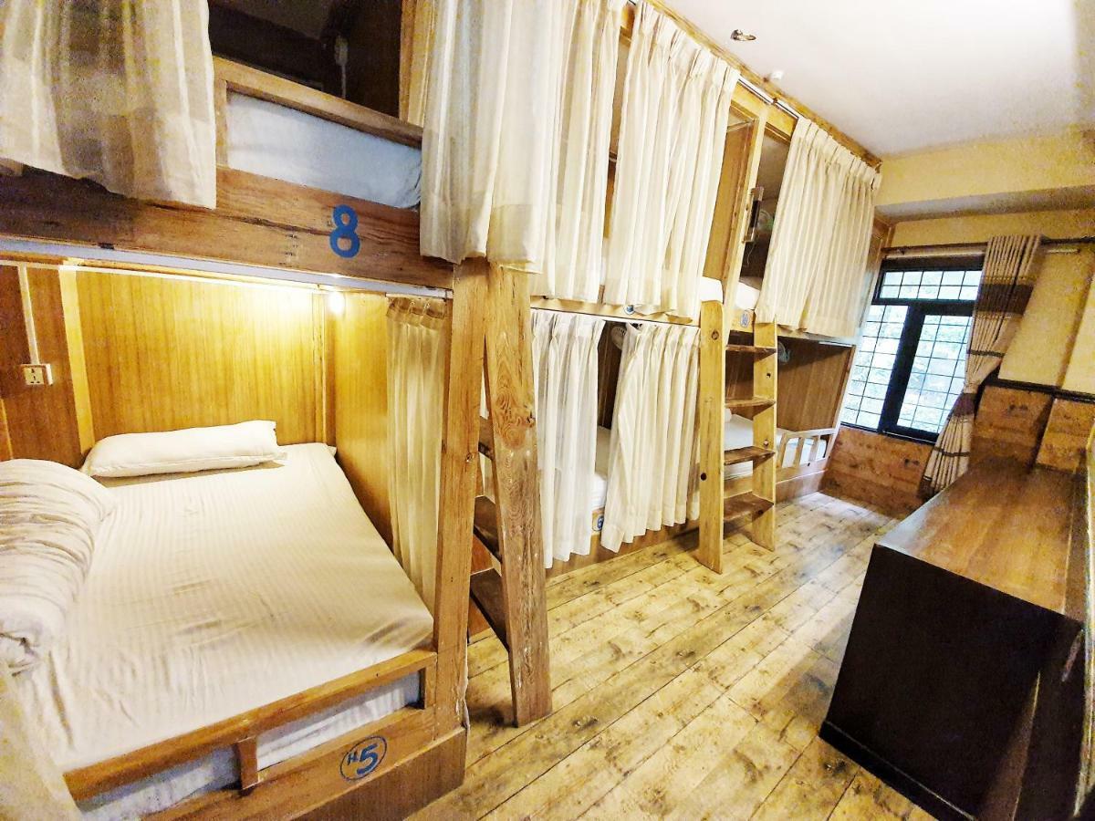 Hotel Forest Lake Backpackers' Hostel Покхара Екстер'єр фото